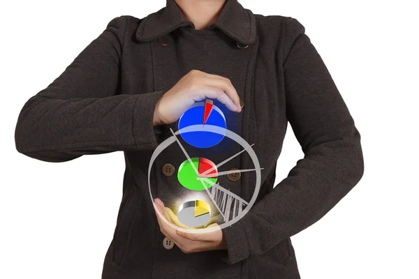 Mujer de negocios muestra gráfico circular virtual — Foto de Stock