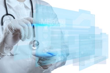 Tıp doktoru olan modern bilgisayar çalışma