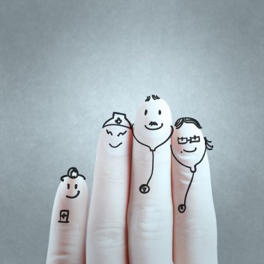 güzel aile elle çizilmiş ve parmak, doktor ve hemşire