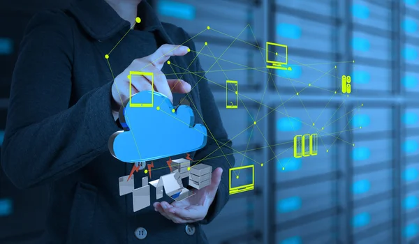 Businesswoman working with a Cloud Computing diagram on the new — Stock Photo, Image