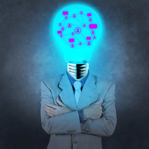 Affärsman med lampa-huvud som sociala nätverk begrepp — Stockfoto