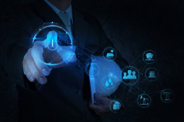 dokunmatik ekran bilgisayarda Başlat düğmesine basıyorum mühendis