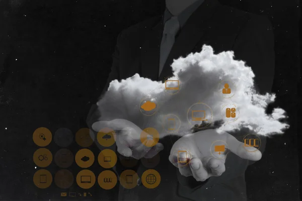 Bulut bilgi işlem diyagramı ile yeni bilgisayarda çalışan iş adamı — Stok fotoğraf