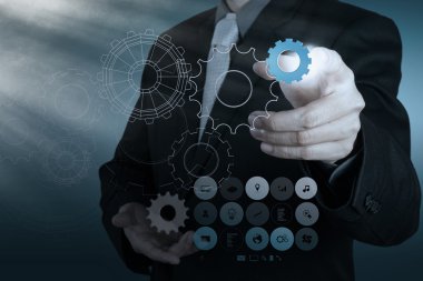 İş adamının el gösterimi vitesi başarıya