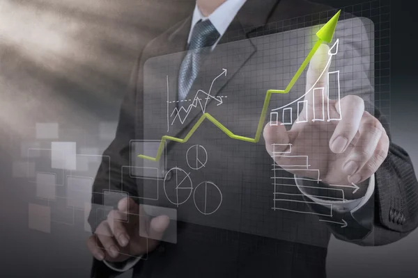 Zakenman hand tekenen van een cirkeldiagram — Stockfoto