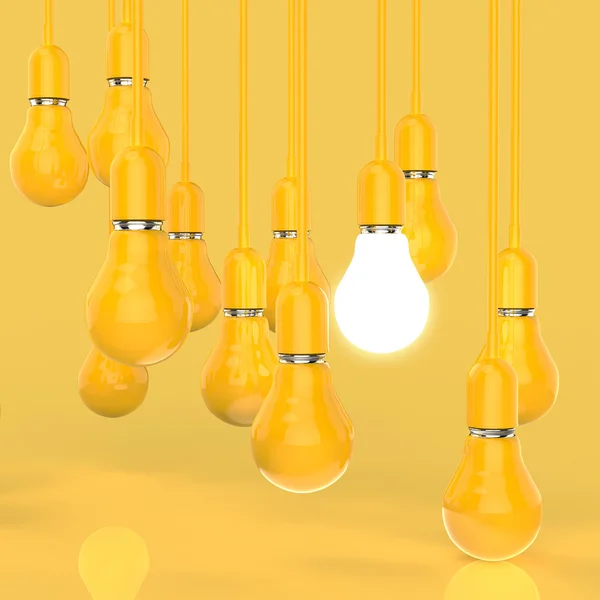 Ideia criativa e conceito de liderança lâmpada — Fotografia de Stock
