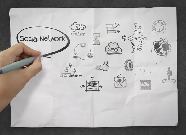 Handzeichnung Social-Media-Ikone auf zerknülltem Papier — Stockfoto