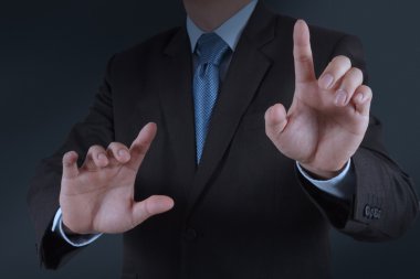 işadamı el çalışma ile değmek perde