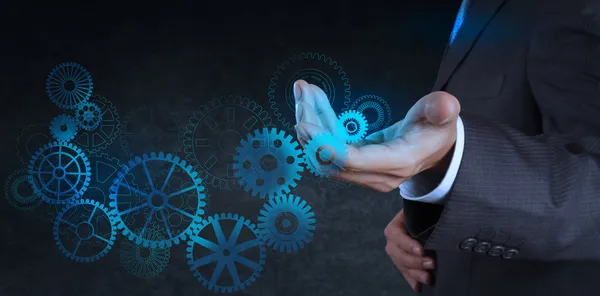 Hombre de negocios mano toque azul engranaje para el concepto de éxito — Foto de Stock