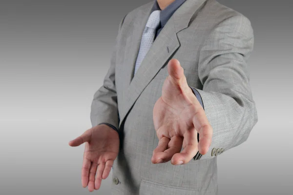 Affärsman med en öppen hand som visar något — Stockfoto