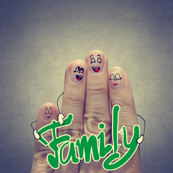 Семья счастливых пальцев держит семейное слово — стоковое фото
