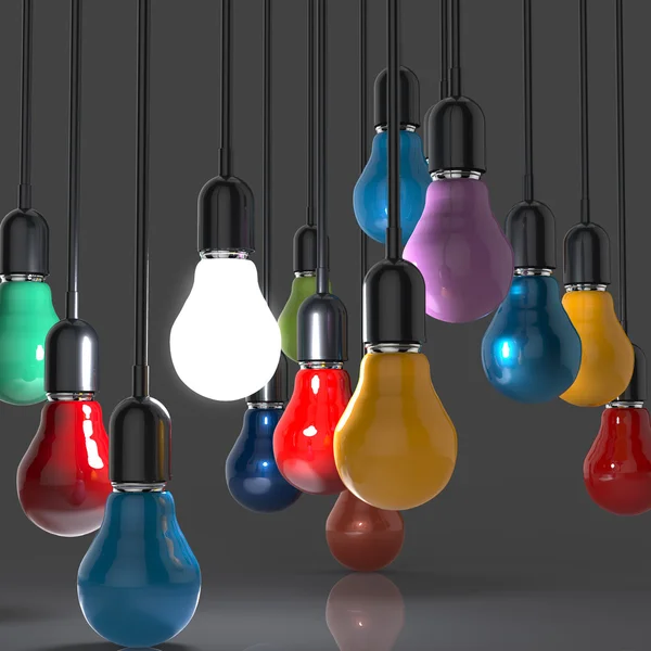 Креативная идея и концепция лидерства лампочка — стоковое фото