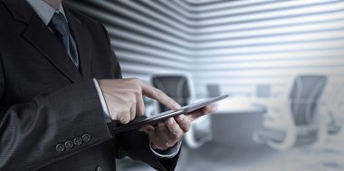 işadamı başarı tablet bilgisayar ile çalışma
