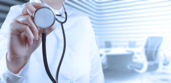 Doctor with a stethoscope in the hands — Stock Photo, Image