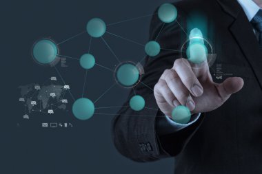 işadamı ile yeni modern bilgisayar çalışma sosyal ağ göster