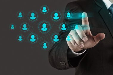 işadamı ile yeni modern bilgisayar çalışma sosyal ağ göster