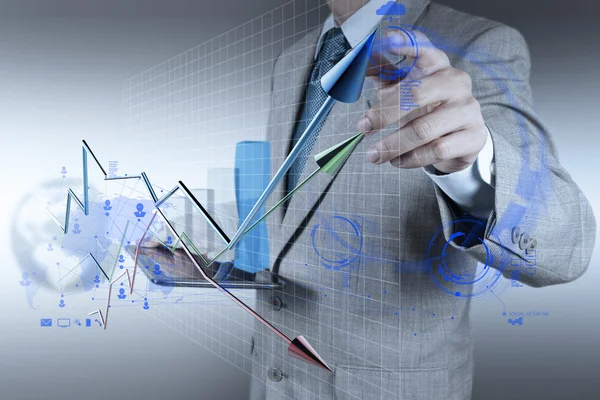 Hombre de negocios mano dibujo de un gráfico circular — Foto de Stock