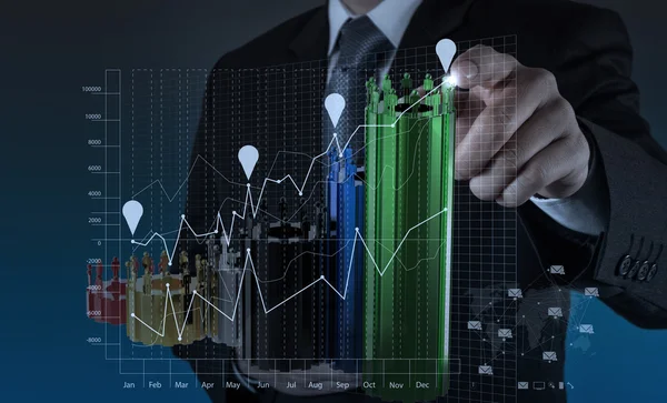 Zakenman hand tekenen van een cirkeldiagram — Stockfoto