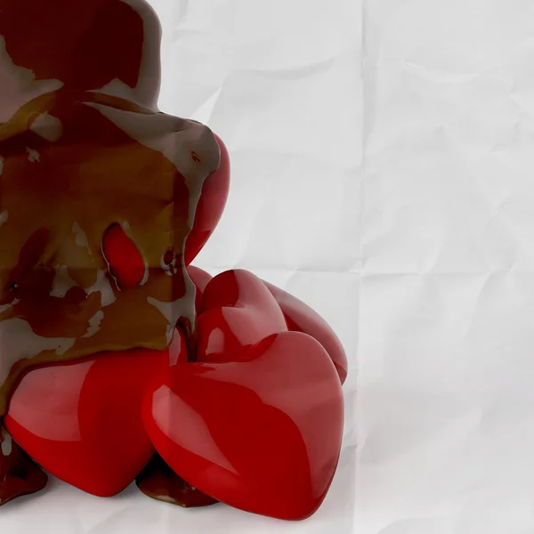 Cerrar el jarabe de chocolate que gotea sobre el símbolo de forma de corazón — Foto de Stock