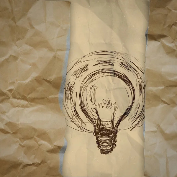 Gloeilamp verfrommeld papier en recycle scheuren envelop als creatief — Stockfoto