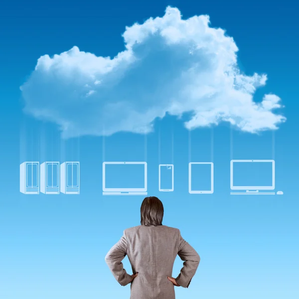 Empresário pensando sobre a ideia de rede de nuvem — Fotografia de Stock