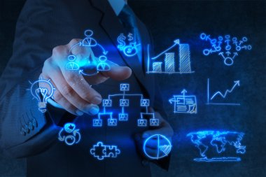 mano de hombre de negocios apunta a la estrategia de negocio