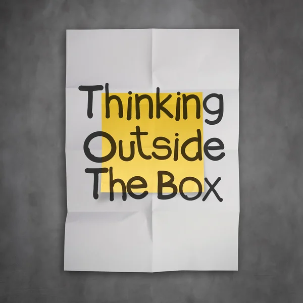 Thinking outside the box on crumpled sticky note paper as concep — Stock Photo, Image