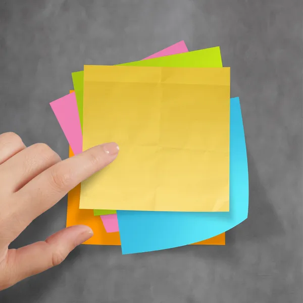 Świetnie notatek programu sticky notes na kosza zmięty tle papieru c — Zdjęcie stockowe