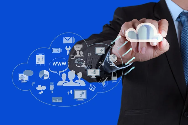 Empresario que trabaja con un diagrama de Cloud Computing en la nueva co — Foto de Stock