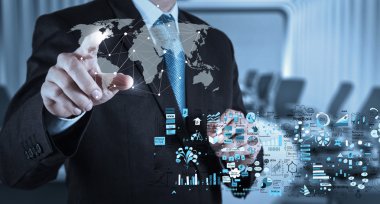 işadamı ile yeni modern bilgisayar çalışma sosyal ağ göster