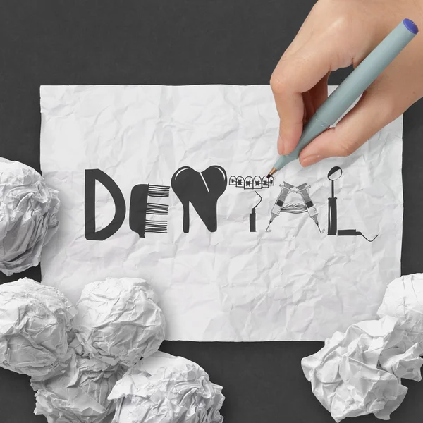 Design-Wort Dental auf weißem zerknittertem Papier und Texturhintergrund — Stockfoto