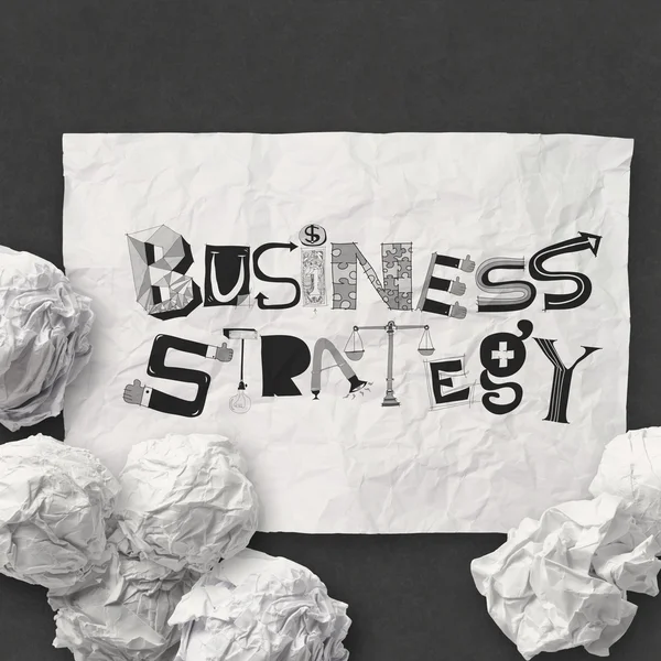 Hand getekend op verfrommeld papier met ontwerp woord business strategie — Stockfoto
