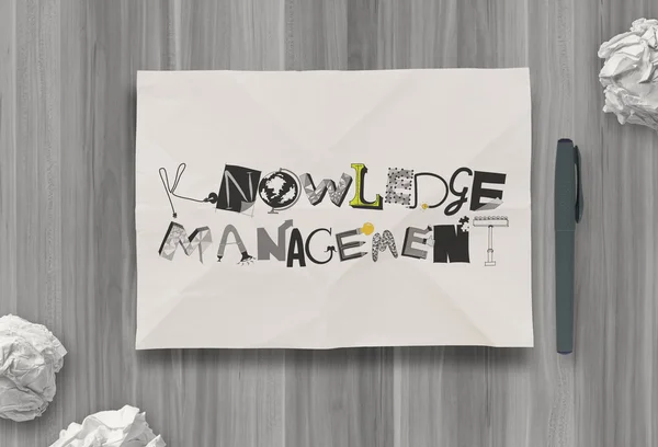 Design ordet kunskap managementon skrynklade papper som begrepp — Stockfoto