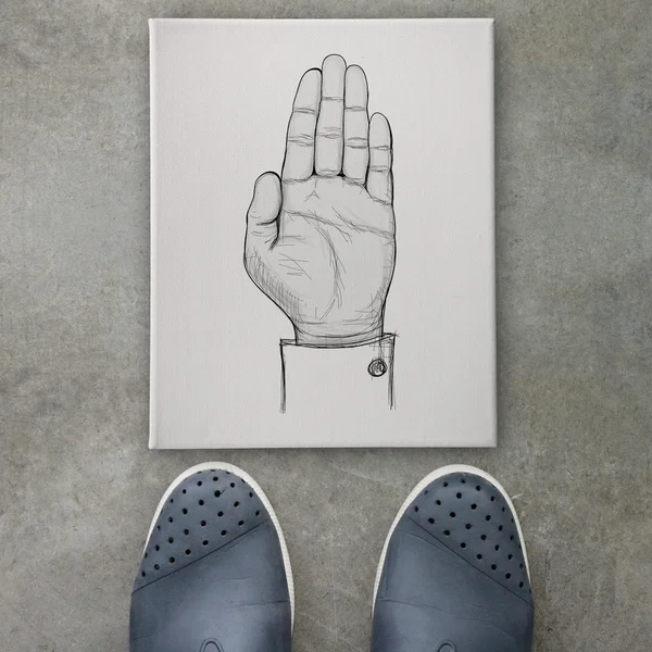 Señal de dibujo levantada a mano en tablero de lona en frente del negocio ma — Foto de Stock