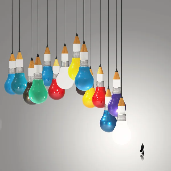 Geschäftsmann betrachtet 3D-Bleistift und Glühbirnen-Konzept kreativ — Stockfoto