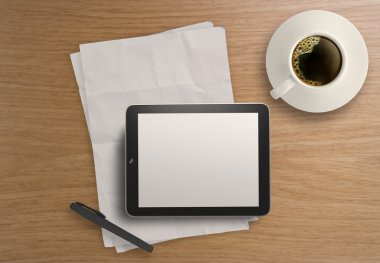 3D boş tablet ve ahşap masa kahve
