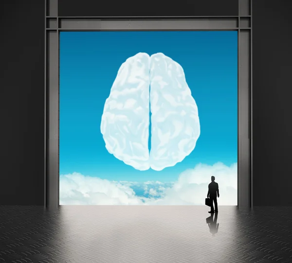 Homme d'affaires regardant au cerveau comme concept icône du cloud — Photo