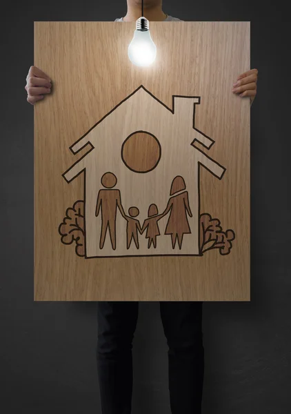 Ruční nakreslení rodinu a dům jako pojištění koncepce — Stock fotografie