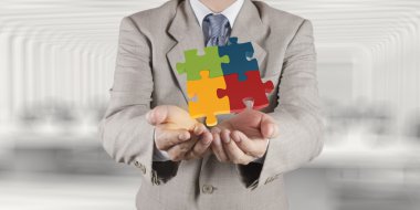 3D puzzle kavram olarak gösterilen el 