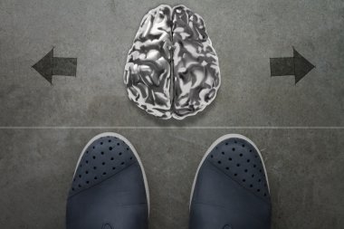 3D insan metal beyin iş adamı ayak ön kavram olarak 