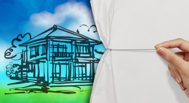 hayalinizdeki evi ve yeşil doğa ba göstermek için el açık buruşuk kağıt