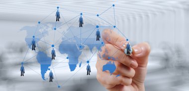 işadamı ile yeni modern bilgisayar çalışma sosyal ağ göster