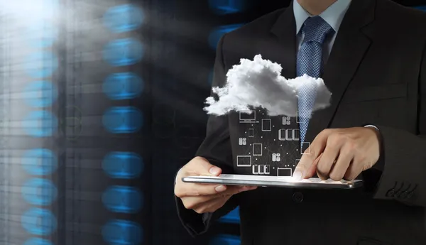 Zakenman met een cloud computing diagram werken op de nieuwe co — Stockfoto