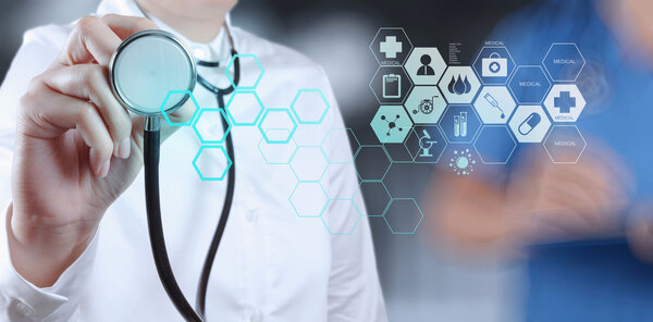 Врач с операционной
