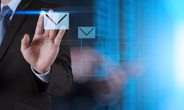 işadamı el sanal e-posta ICO ile interaktif bilgisayar kullanımı