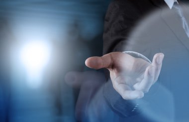 ekibi ile işadamı başarı çalışma bilgisayar dokunmatik ekran 