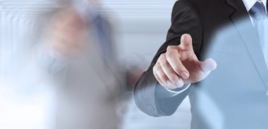 ekibi ile işadamı başarı çalışma bilgisayar dokunmatik ekran 