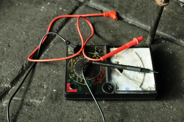 Damage tool, old multimeter on the footpath. — Stock Photo, Image