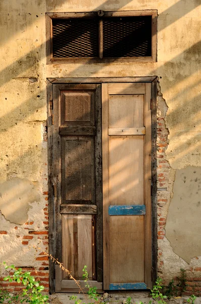 Classica vecchia porta in Thailandia, la storica — Foto Stock