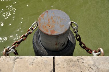 metal gemi ile tampon demirleme